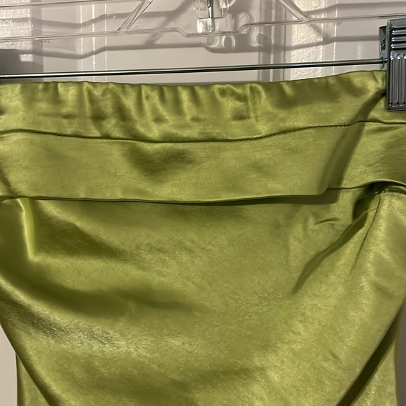 Realtix gorgeous  satiny strapless gown. Pale green size XS - Picture 2 of 5